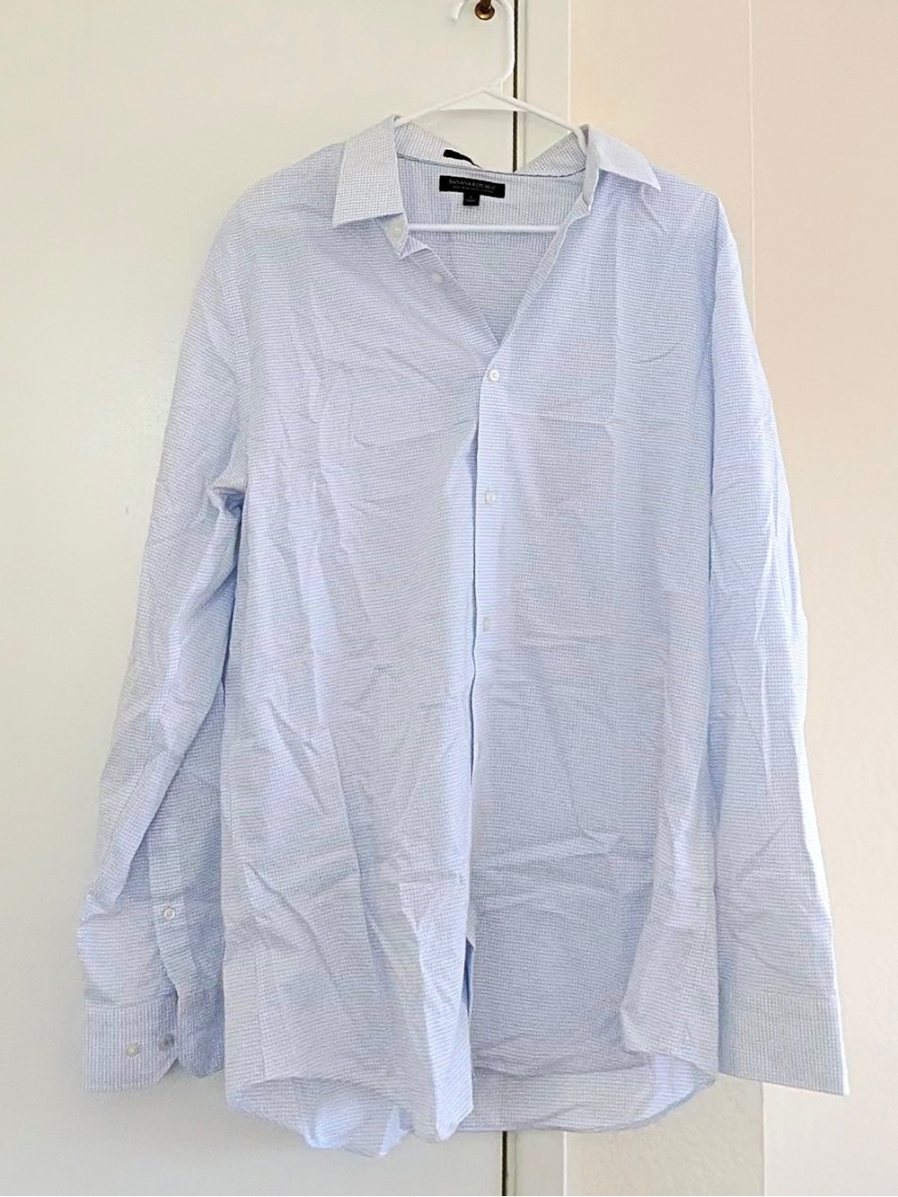 Banana Republic Light Blue Men's Dress Shirt - Subtle Pattern